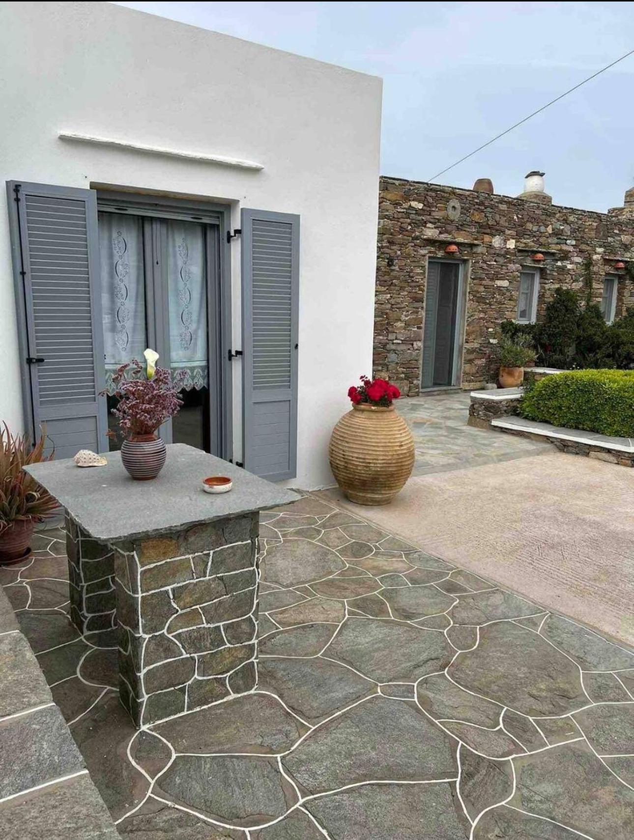 Апартаменты Diavrouxas House In Sifnos Cherronisos  Экстерьер фото