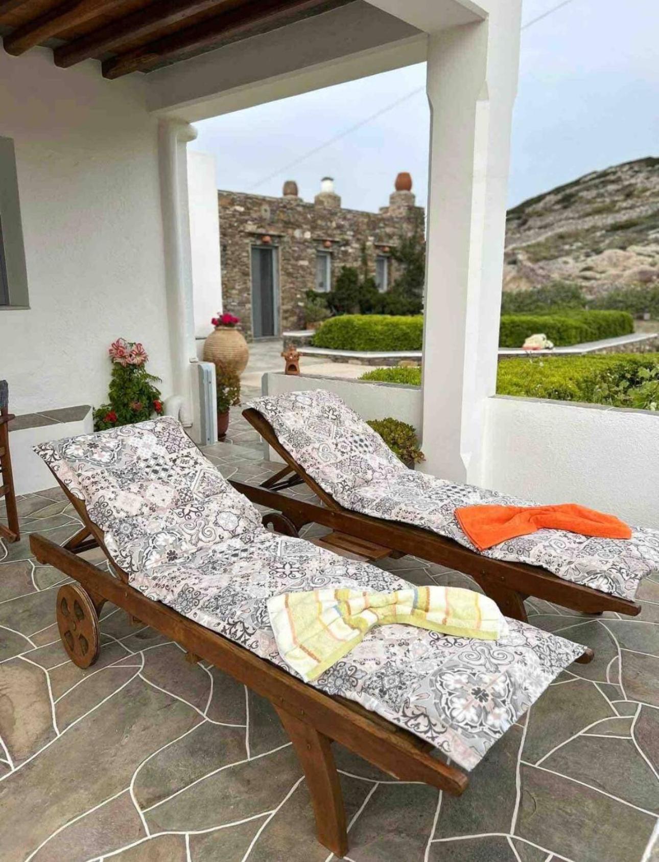 Апартаменты Diavrouxas House In Sifnos Cherronisos  Экстерьер фото